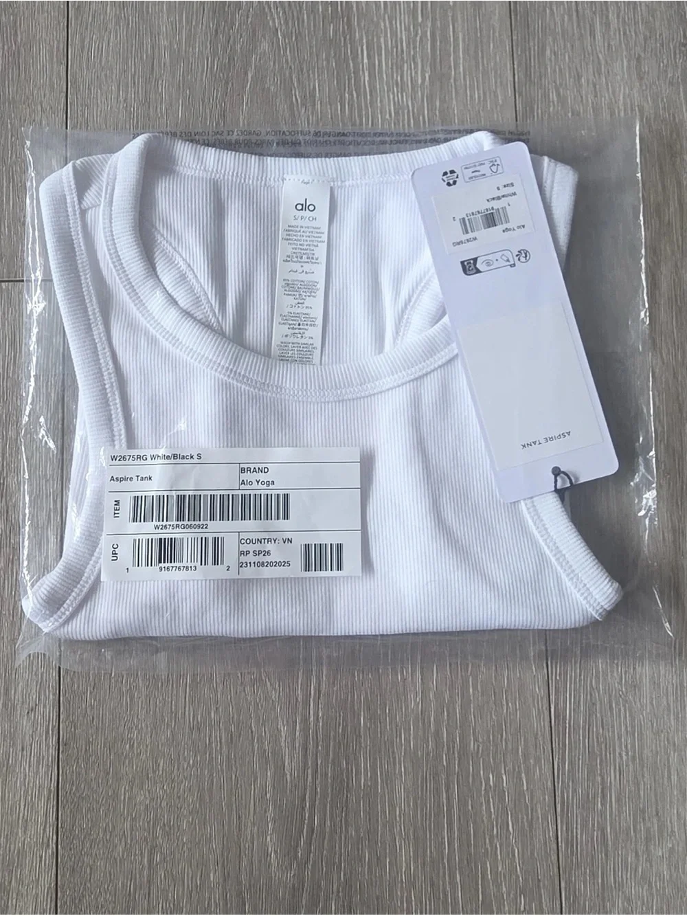 Alo Yoga Aspire Tank in White/Black 🤍